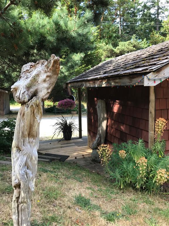 Driftwood Village Resort Sturdies Bay Exteriör bild