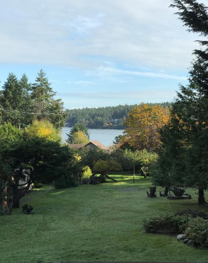Driftwood Village Resort Sturdies Bay Exteriör bild
